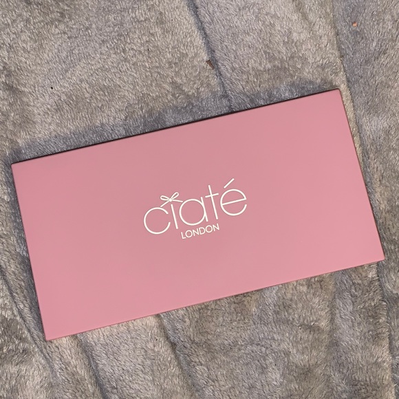 Eyeshadow Palette - Picture 3 of 3